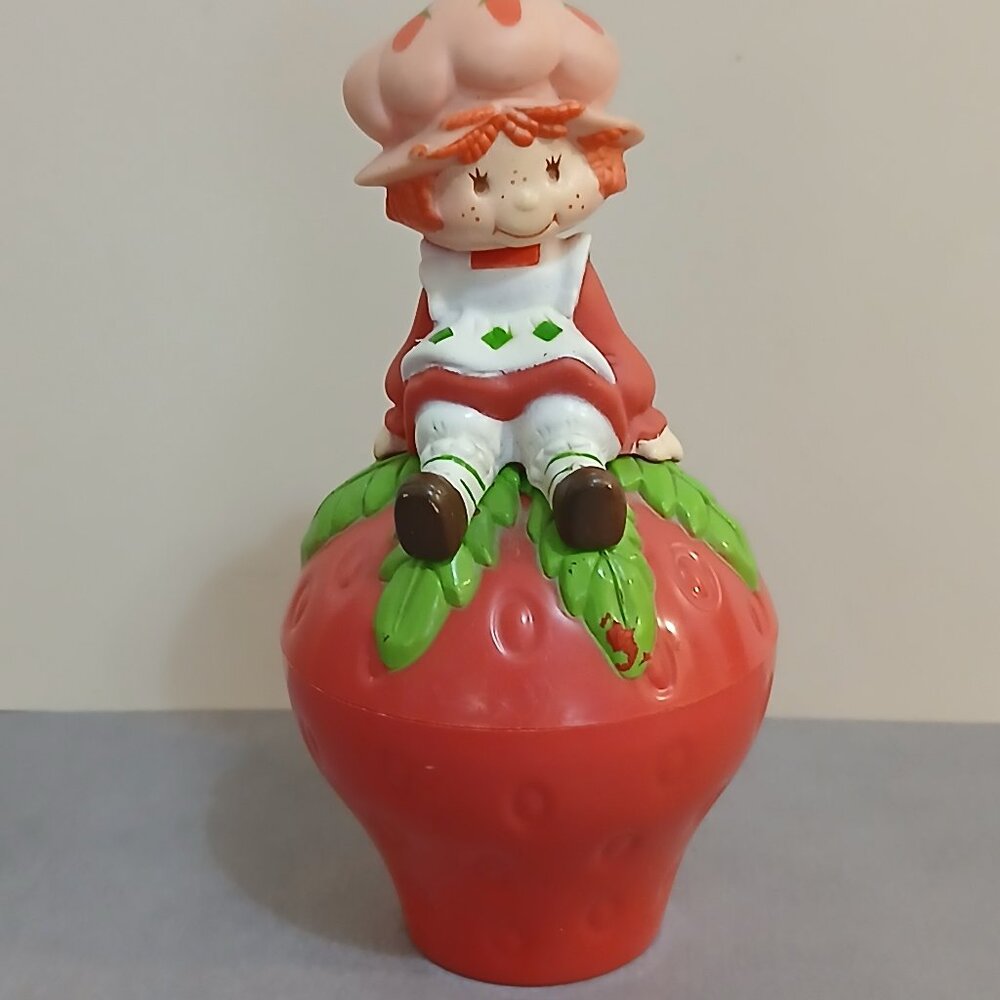 1981 Strawberry Shortcake American Greetings Music Box-WORKS